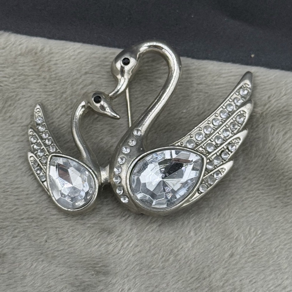 Vintage Estate Brooch Silver Tone Rhinestone Swan Bird Pin